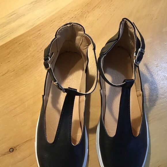 PRETTY vegan black leather shoes - Picture 6 of 8